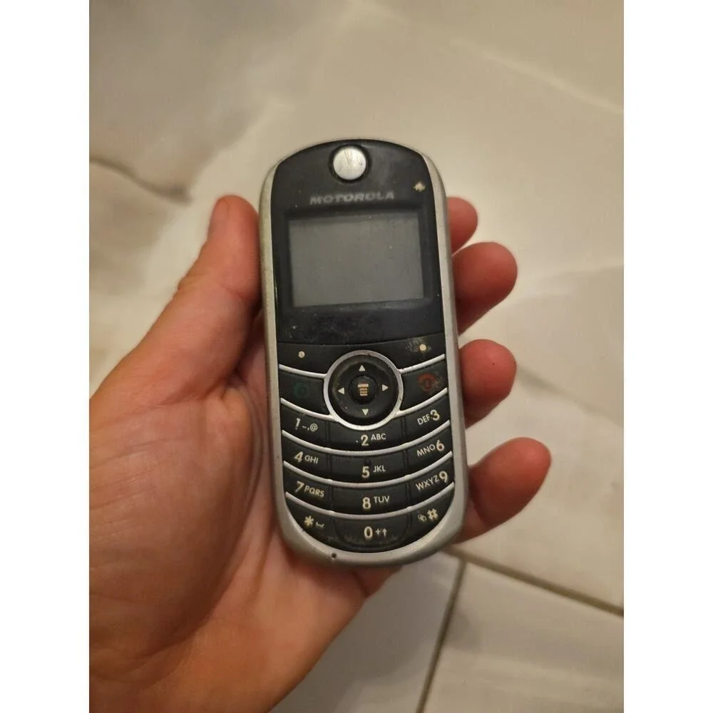 Motorola C139 Silver Black TracFone Prepaid‎ Wireless Device